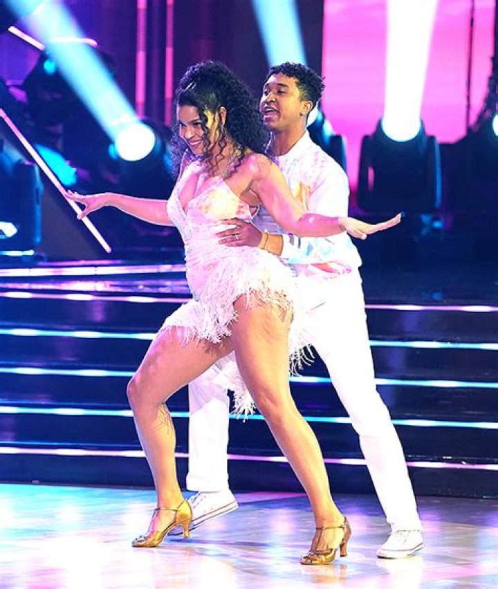 How ‘American Idol’ Helped Her With ‘DWTS’ Performance – Hollywood Life