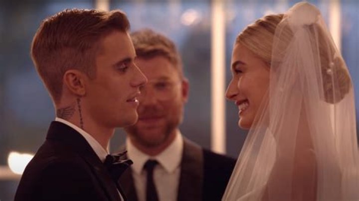 Justin Bieber & Hailey Baldwin Are ‘Doing Great’ & ‘In Love’ Despite Video ‘Drama’