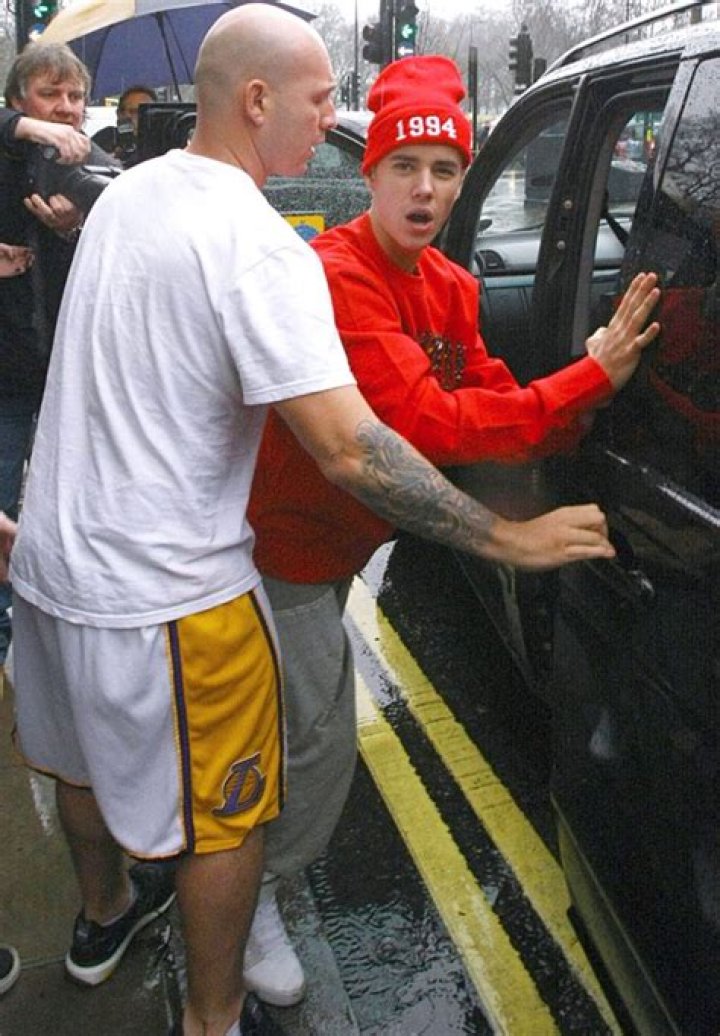 Justin Bieber: Kicked Out Of Paris Hotel For Bad Behavior?