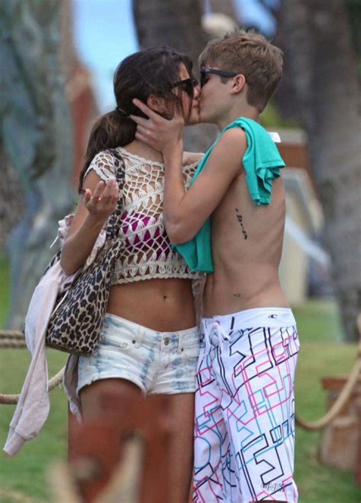 Justin Bieber’s 15 Sexiest PDA Moments: Hailey Baldwin, Selena Gomez, Sofia Richie & More