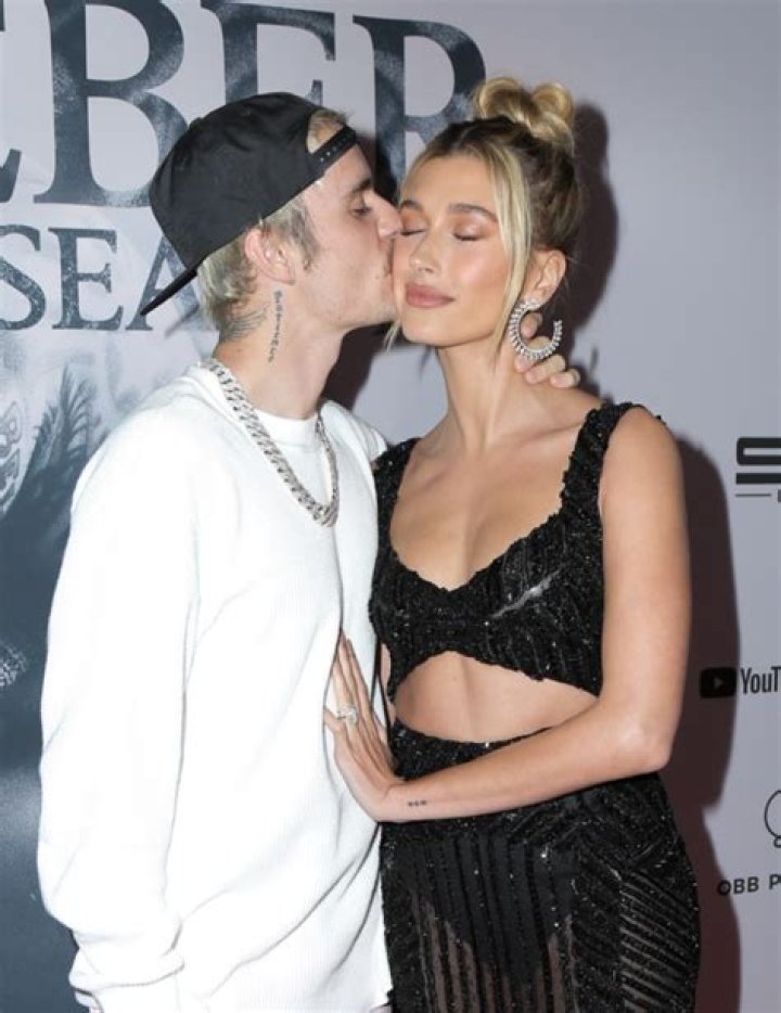 Justin Bieber’s PDA Moments: PICS