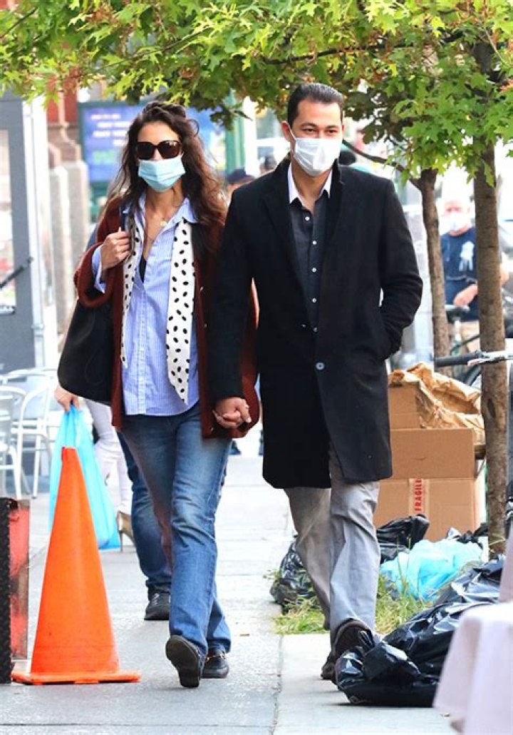 Katie Holmes Has Dinner With BF Emilio Vitolo Jr. & His Dad After Romantic NYC Stroll