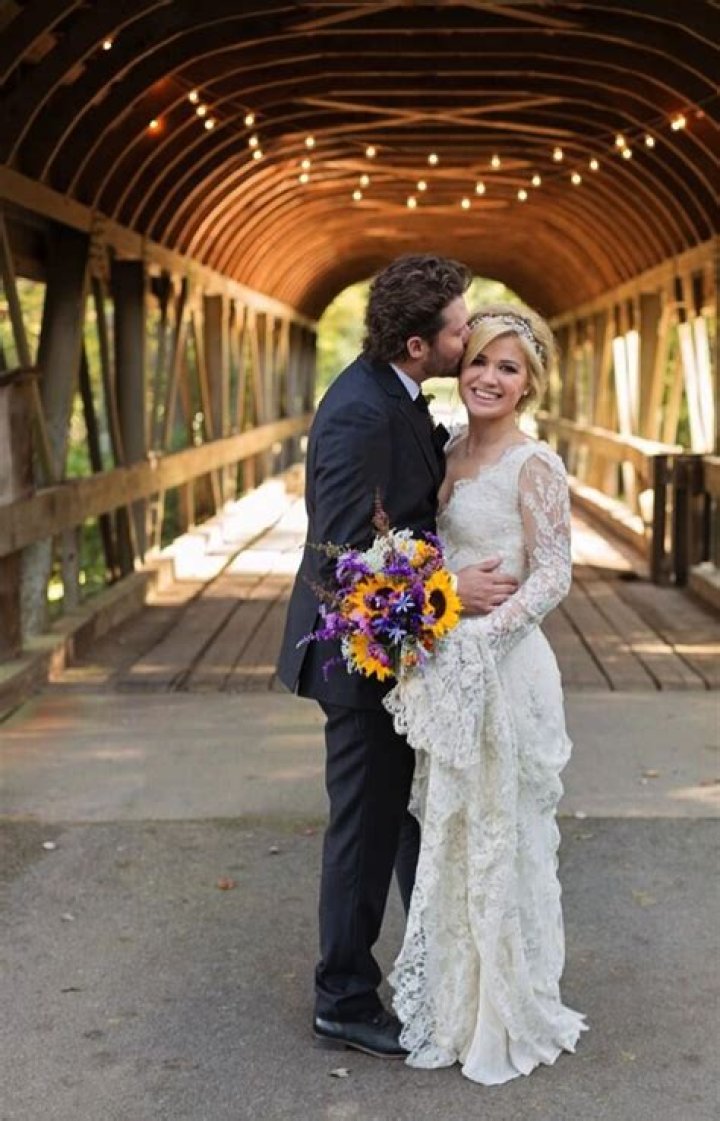 Family Not Invited To Wedding — Mom Reacts – Hollywood Life