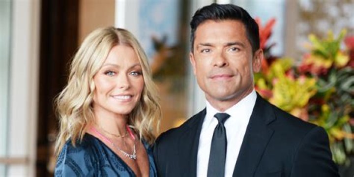 Kelly Ripa Once ‘Passed Out’ After Sex With Husband Mark Consuelos – Hollywood Life