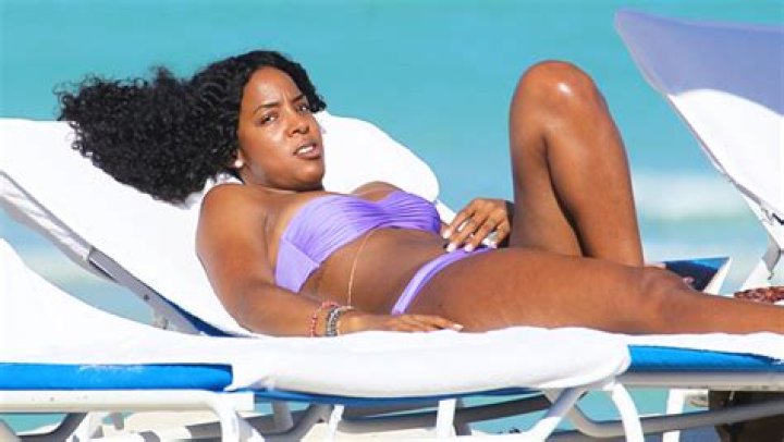 Kelly Rowland Stuns In Yellow Swimsuit In Italy — Photos – Hollywood Life
