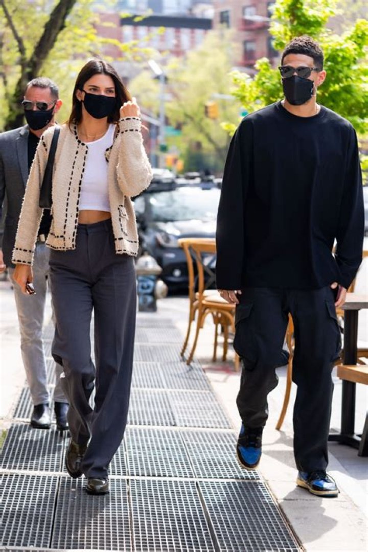 Kendall Jenner & Devin Booker Hit Up Celeb Hotspot During 3rd Romantic Outing In Three Days — Pics