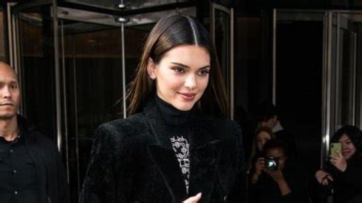 Kendall Jenner Confesses She’s ‘A Stoner’ & Says It’s The ‘First Time’ She’s Revealing It