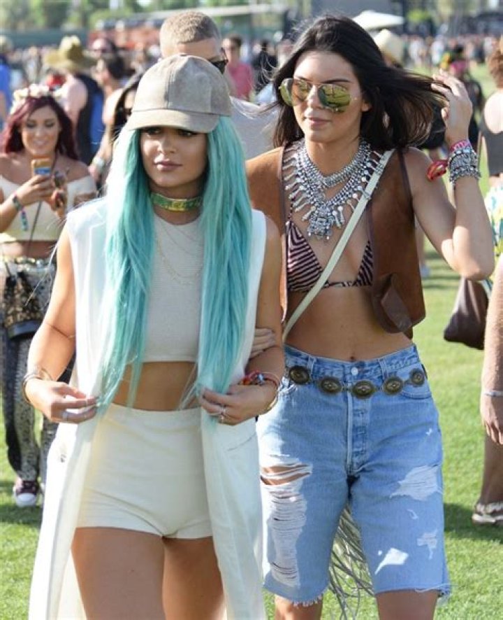 Kendall & Kylie Jenner’s Sexiest Coachella Outfits Ever: Photos – Hollywood Life