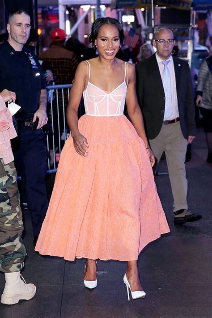 Kerry Washington’s Sheer Corset & Orange Dress On ‘GMA’: Photos – Hollywood Life