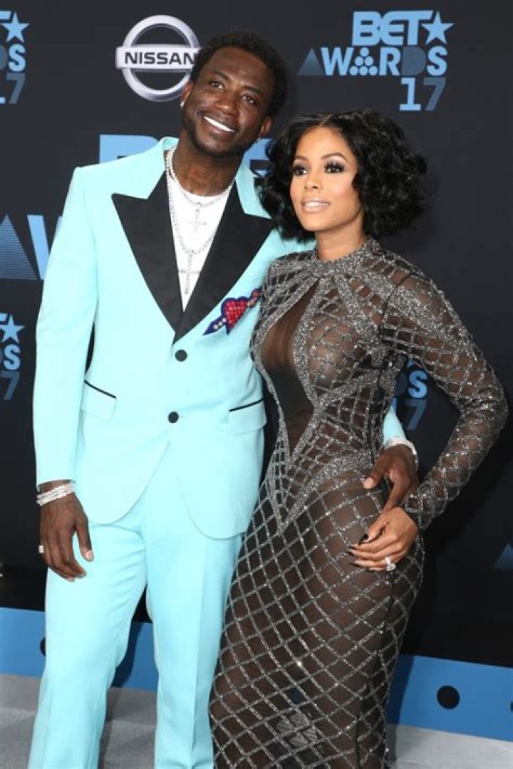 Their Romance & Wedding Photos – Hollywood Life