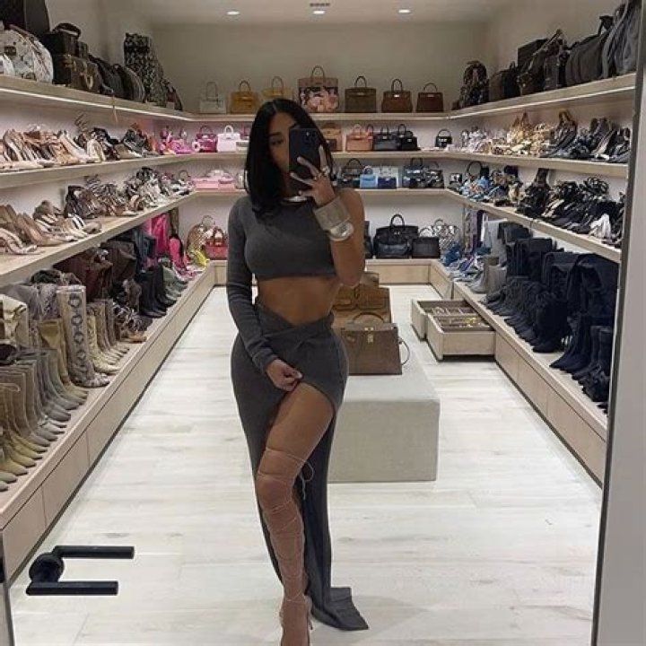 Kim Kardashian Posts Closet Video Of 100s Of Shoes & Purses: Watch – Hollywood Life