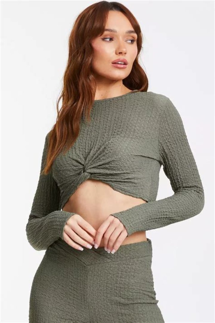 Hottest Knot-Front Crop Tops in 2023 – Hollywood Life Reviews – Hollywood Life