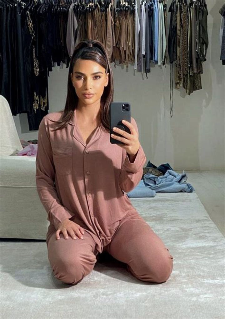 Khloe Kardashian Calls Sister Kourtney The B-Word For Stealing Skims Shapewear Pics
