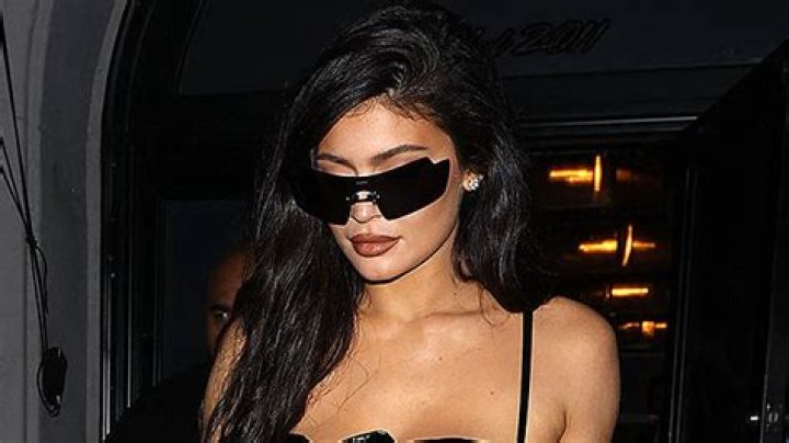 Kylie Jenner Rocks Black Bra In New Selfies – Hollywood Life