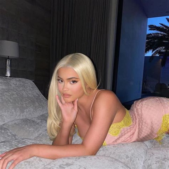 Kylie Jenner Shows Off Ice Blonde Hair While Lounging In Lacy Gucci Nightgown: ‘She’s Back’