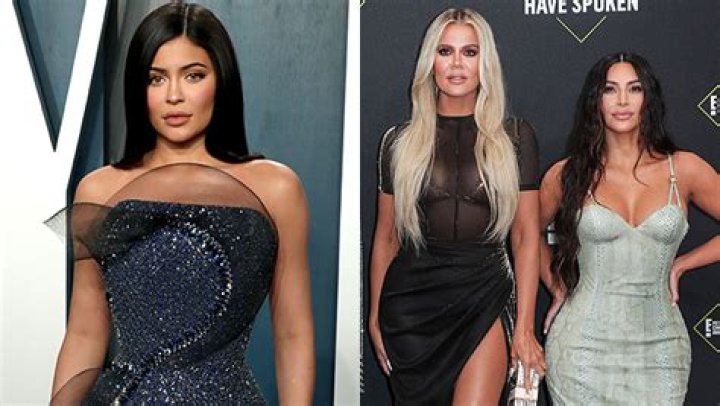 Kylie Jenner Gifts Cheetah Clutches To Kim & Khloe Kardashian: Watch – Hollywood Life