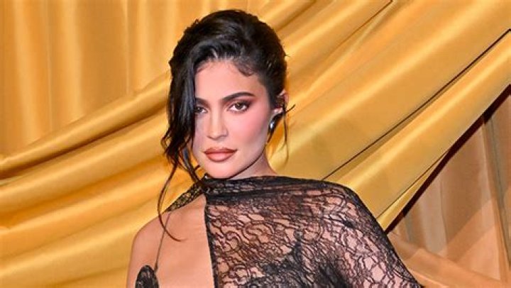 Kylie Jenner Posts Sexy Shower Video and Feels ‘Iconic’: Watch – Hollywood Life