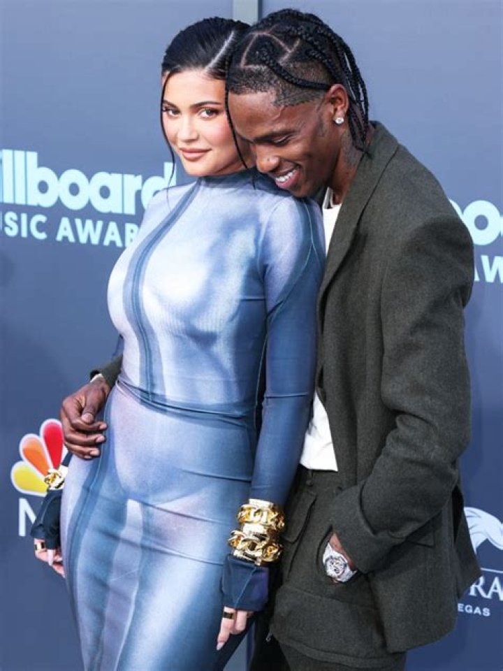 Kylie Jenner Snuggles Her Son Aire, 1, In Adorable Clip: Video – Hollywood Life