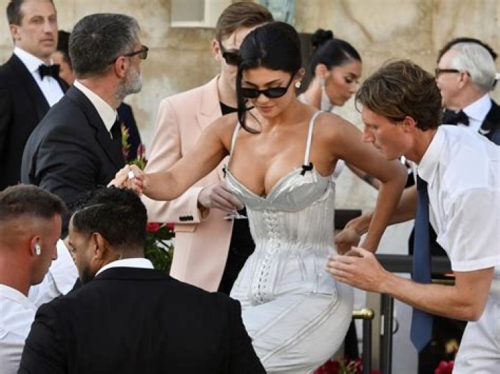 Kylie Jenner Rocks No Makeup as She Shows Off Her New Foundation in Video