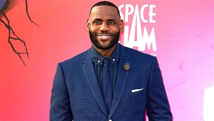 LeBron James Dances Along To 50 Cent At The Super Bowl: Watch – Hollywood Life