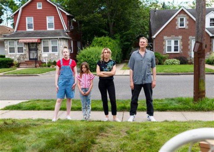 ‘Life & Beth’ Star Laura Benanti On The Complexities Of Being A Mother – Hollywood Life