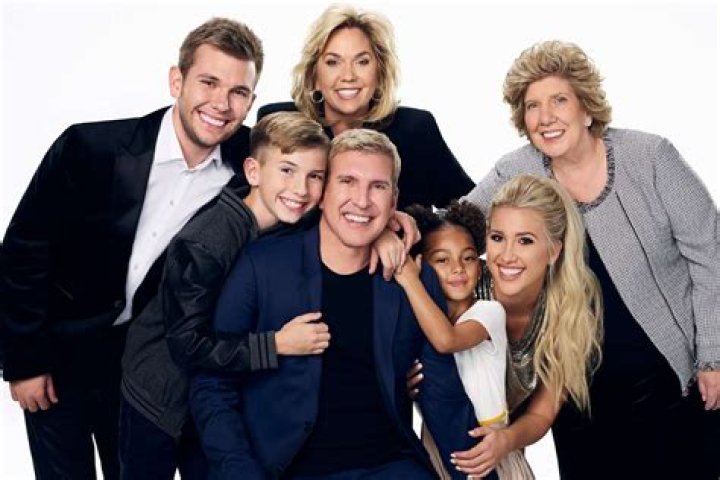 Lindsie Chrisley Talks Dad Todd’s Life In Prison & Friends He’s Made – Hollywood Life