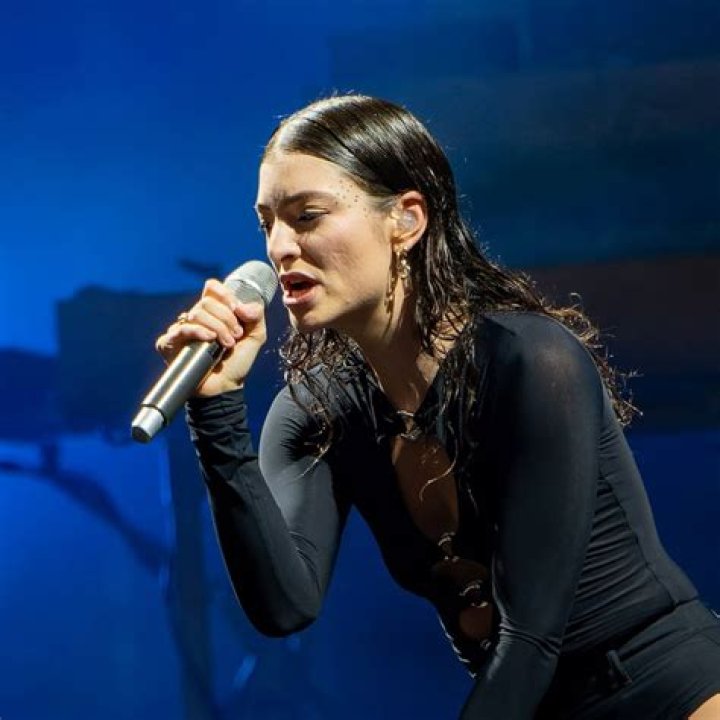 Lorde — Photos Of The New Zealand Singer – Hollywood Life