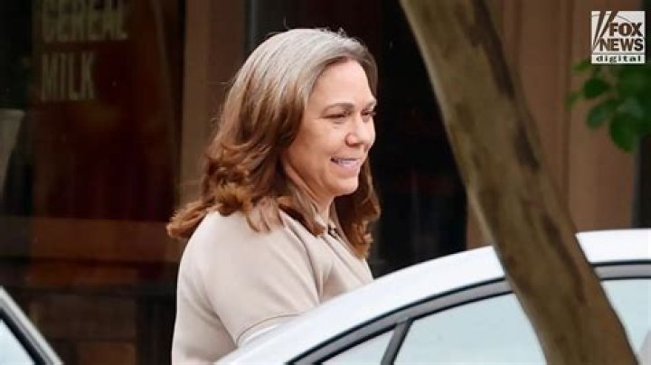 ​Lori Loughlin Delivers Food To Those In Need 3 Months After Prison Release — Pic