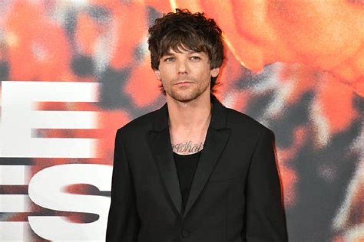 Louis Tomlinson News, Music, Photos And Videos – Hollywood Life