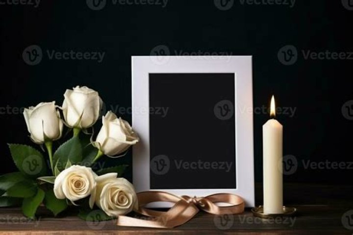 Machine Gun Kelly Covers Himself With Just A Hand Towel In New Pic – Hollywood Life