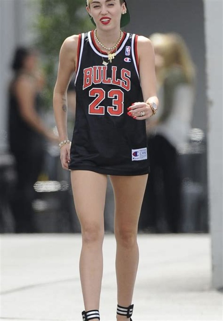 Miley Cyrus’ SEXY Bulls Jersey Style — Struts Around In Short-Shorts – Hollywood Life