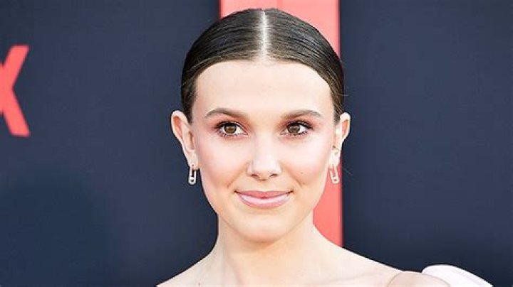 Millie Bobby Brown Posts Makeup Free Vacation Selfies: Pics – Hollywood Life