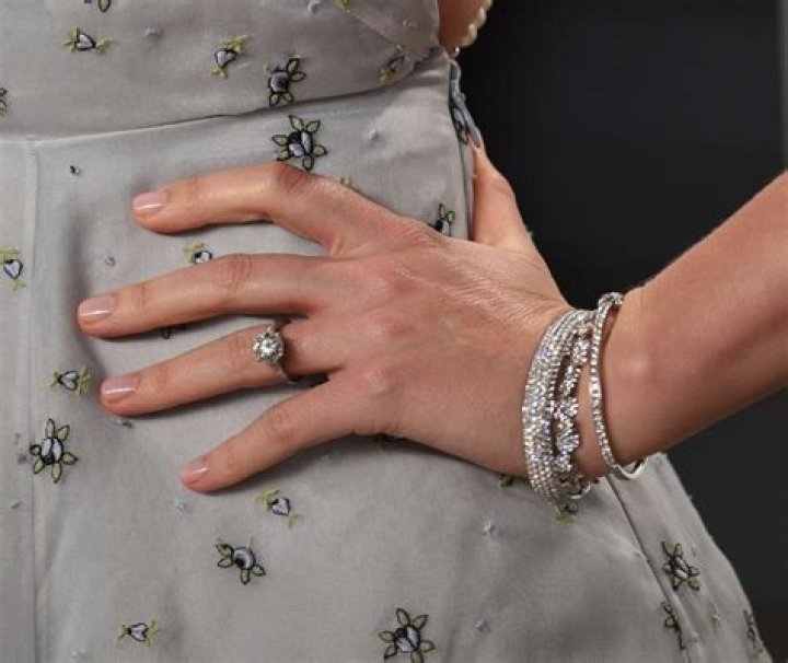 Miranda Kerr’s Engagement Ring: Rocks $150K Solitaire From Evan Spiegel — PIC