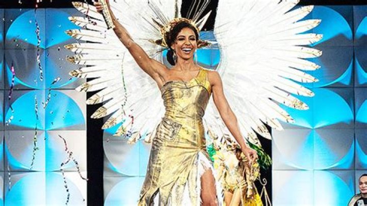 Photos Of The Stunning Looks – Hollywood Life