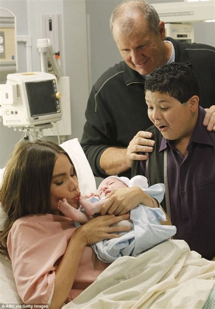 ‘Modern Family’ Baby — Sofia Vergara’s Character Gloria Welcomes Baby Boy – Hollywood Life