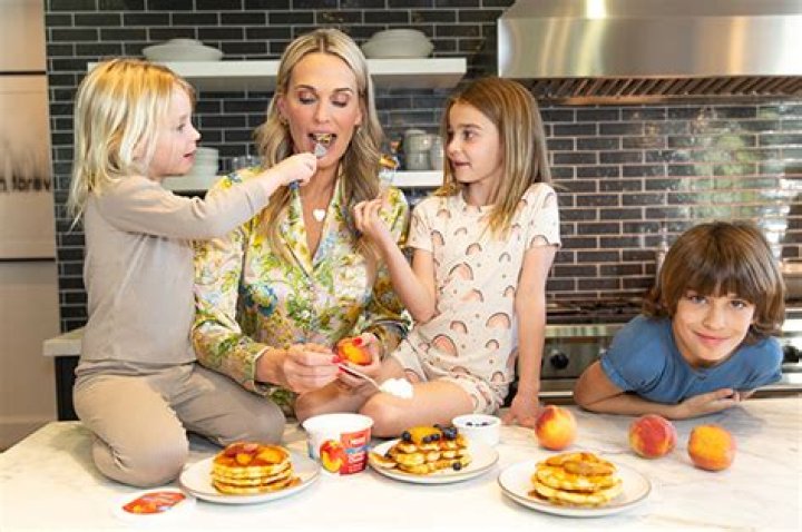 Molly Sims Admits Having Kids Changed Her ‘Mindset’ About Dieting & Weight: ‘I’m Focused On Being Healthy’