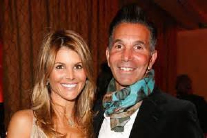 Mossimo Giannulli & Lori Loughlin Wear Swimsuits In Cabo After Prison – Hollywood Life
