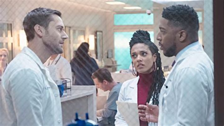 Will Max Die? He Collapses In Fall Finale — Recap – Hollywood Life