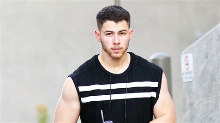 Nick Jonas Shows Off Biceps During Home Workout: Video – Hollywood Life