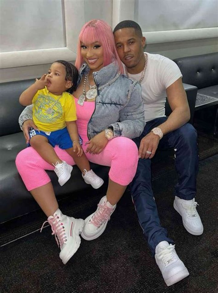 Nicki Minaj PDAs With Kenneth Petty In First Pics Since Welcoming Son – Hollywood Life