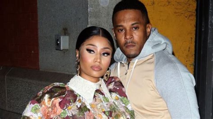 Nicki Minaj Poses With Son & Kenneth Petty In Christmas Photo Shoot – Hollywood Life