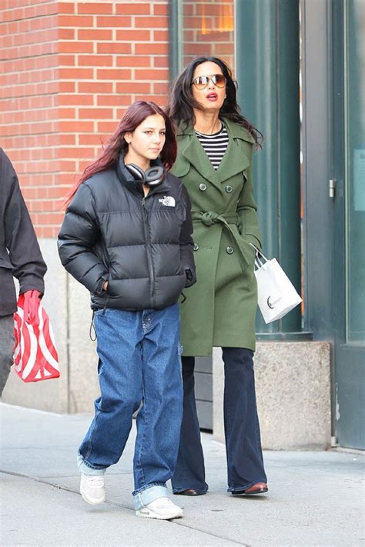 Padma Lakshmi & Daughter Krishna Go On NYC Outing: Photos – Hollywood Life