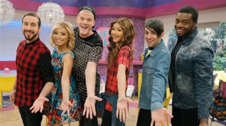 [PICS] Pentatonix On ‘K.C. Undercover’ –Behind The Scenes Photos – Hollywood Life