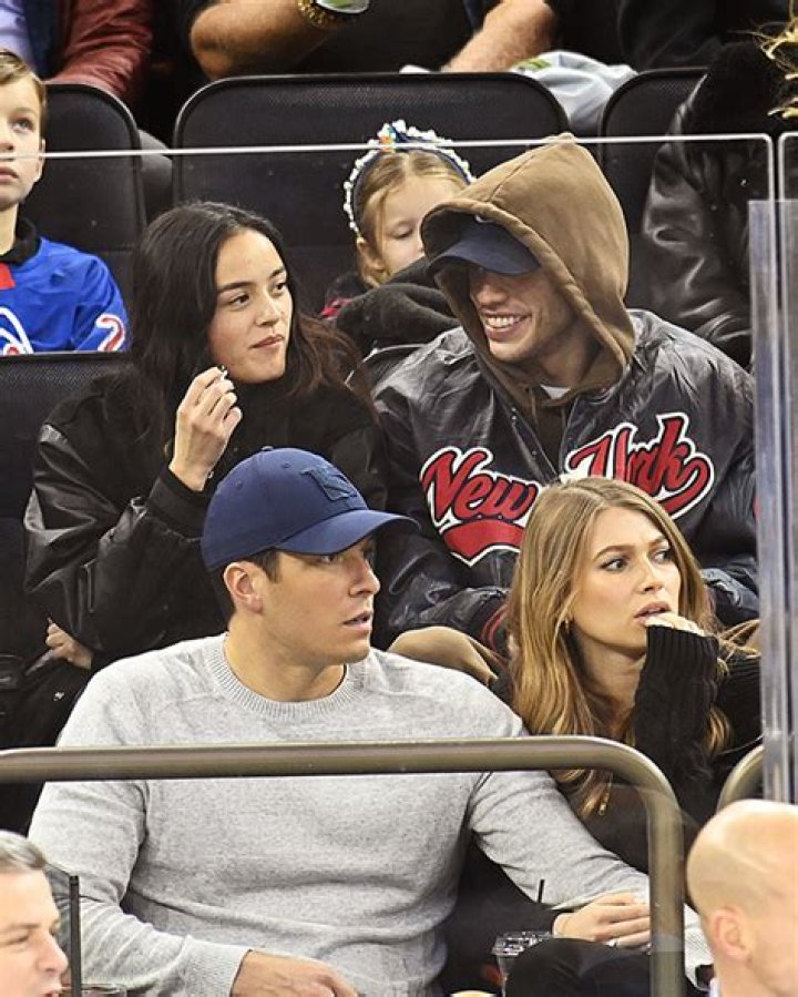 Pete Davidson Kisses Chase Sui Wonders In New PDA Photos From Hawaii Vacation