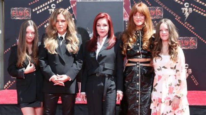 Priscilla Presley Poses With Lisa Marie & Twin Granddaughters: Photo – Hollywood Life