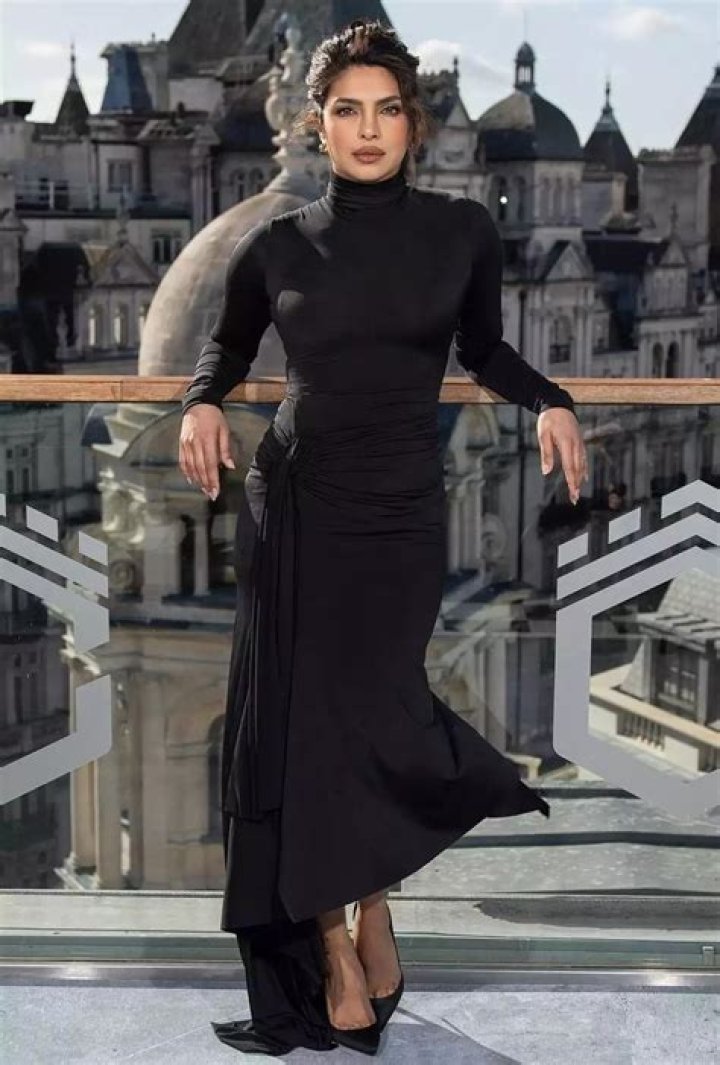 Priyanka Chopra Stuns In Low-Cut Sexy Ab-Baring Dress At Oscar De La Renta – See Pics