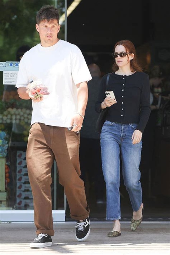 Riley Keough Goes On L.A. Lunch Date With Husband Ben Smith-Petersen – Hollywood Life
