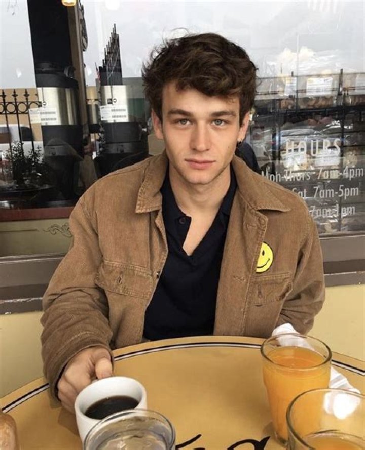 Ross Butler Photos — See Pics Of ’13 Reasons Why’ Star – Hollywood Life