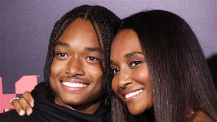 Rozonda Chilli Thomas’ Son Tron Austin Expecting First Child With Wife – Hollywood Life