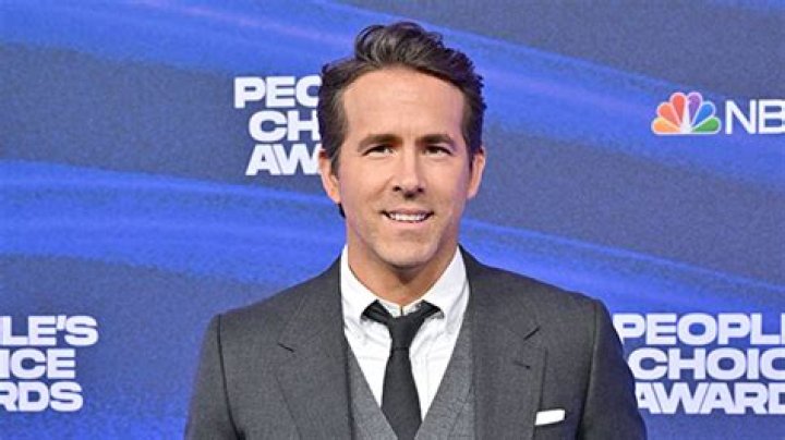 Ryan Reynolds Brings His Mom to ‘The View’ & They Both Watch as Audience Members